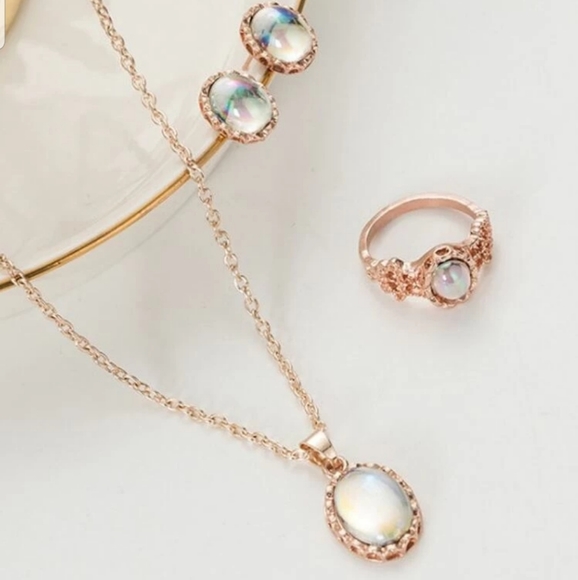 *Trena* Jewelry Set - Picture 3 of 4